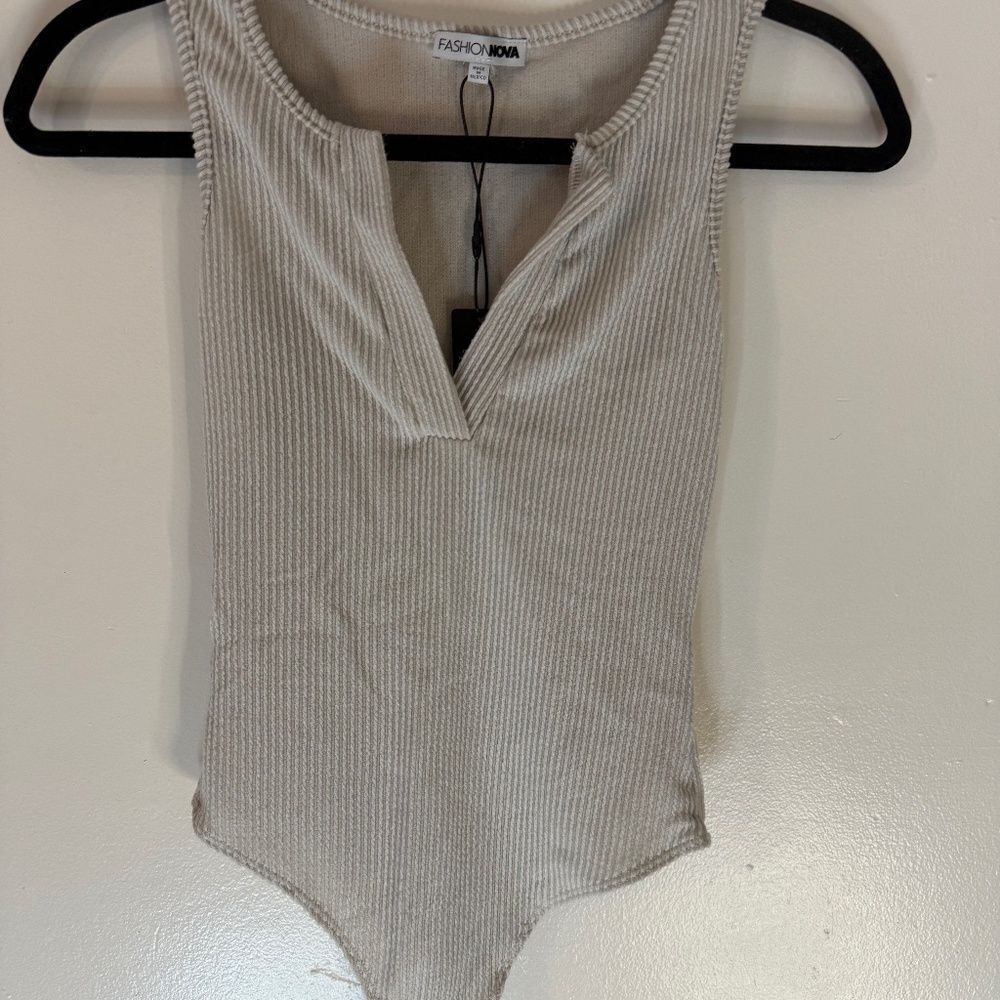 Fashion Nova V-Neck Bodysuit